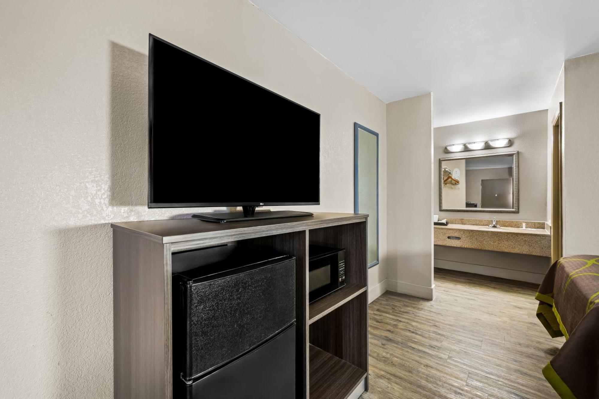 Super 8 By Wyndham Garysburg/roanoke Rapids Hotel 2*